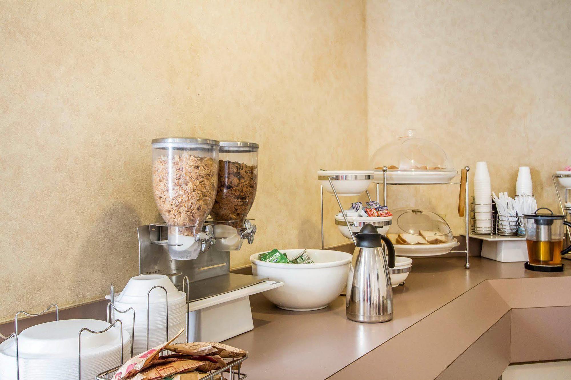 Rodeway Inn Мемфис Екстериор снимка