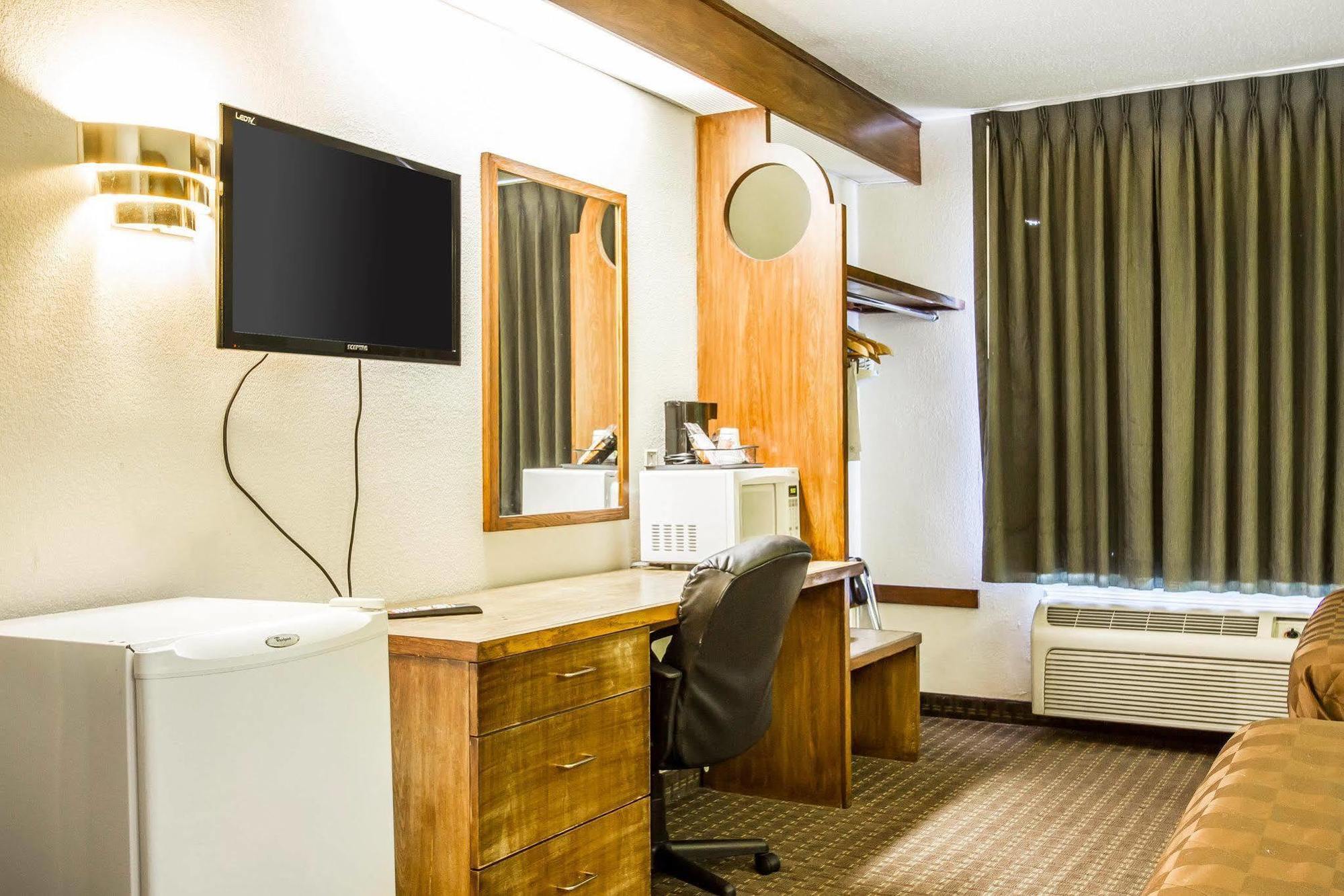 Rodeway Inn Мемфис Екстериор снимка