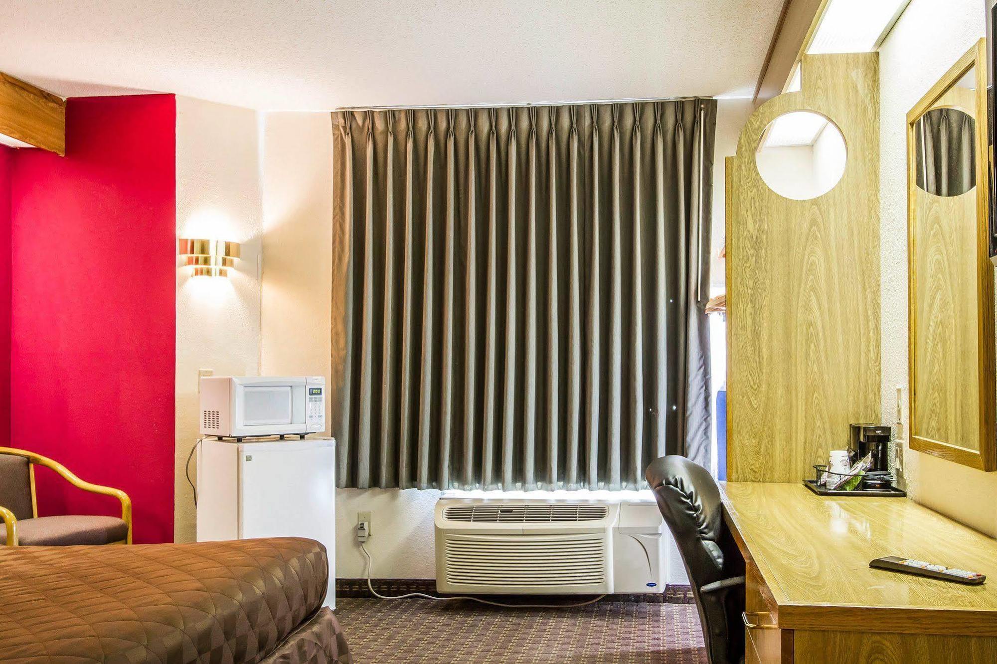 Rodeway Inn Мемфис Екстериор снимка