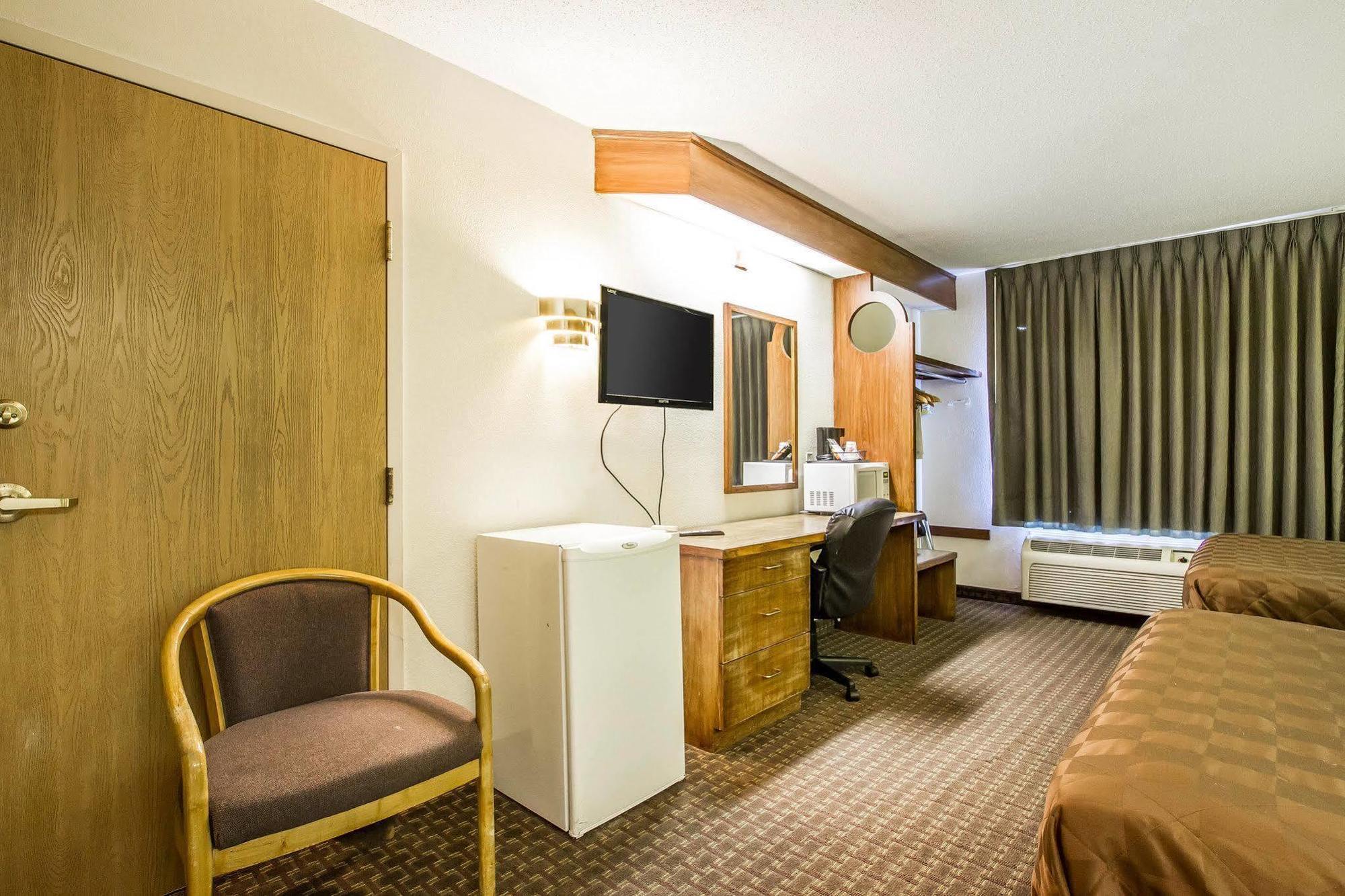 Rodeway Inn Мемфис Екстериор снимка